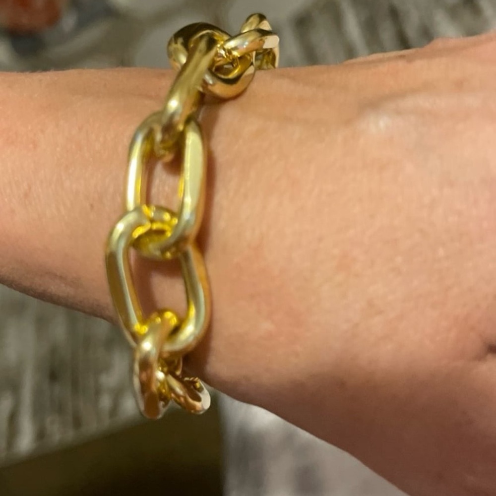 Elegant Gold Chain Bracelet